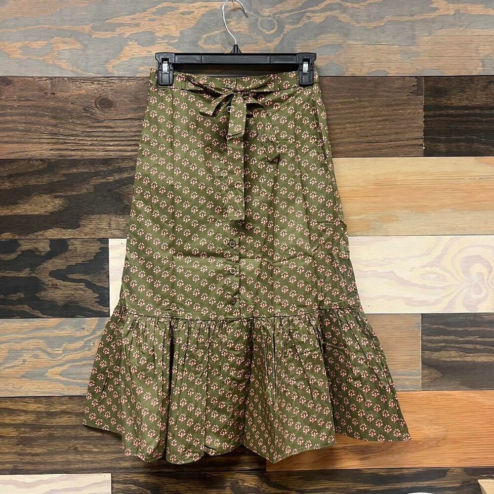 NWT Tulip B green floral midi skirt. Size S